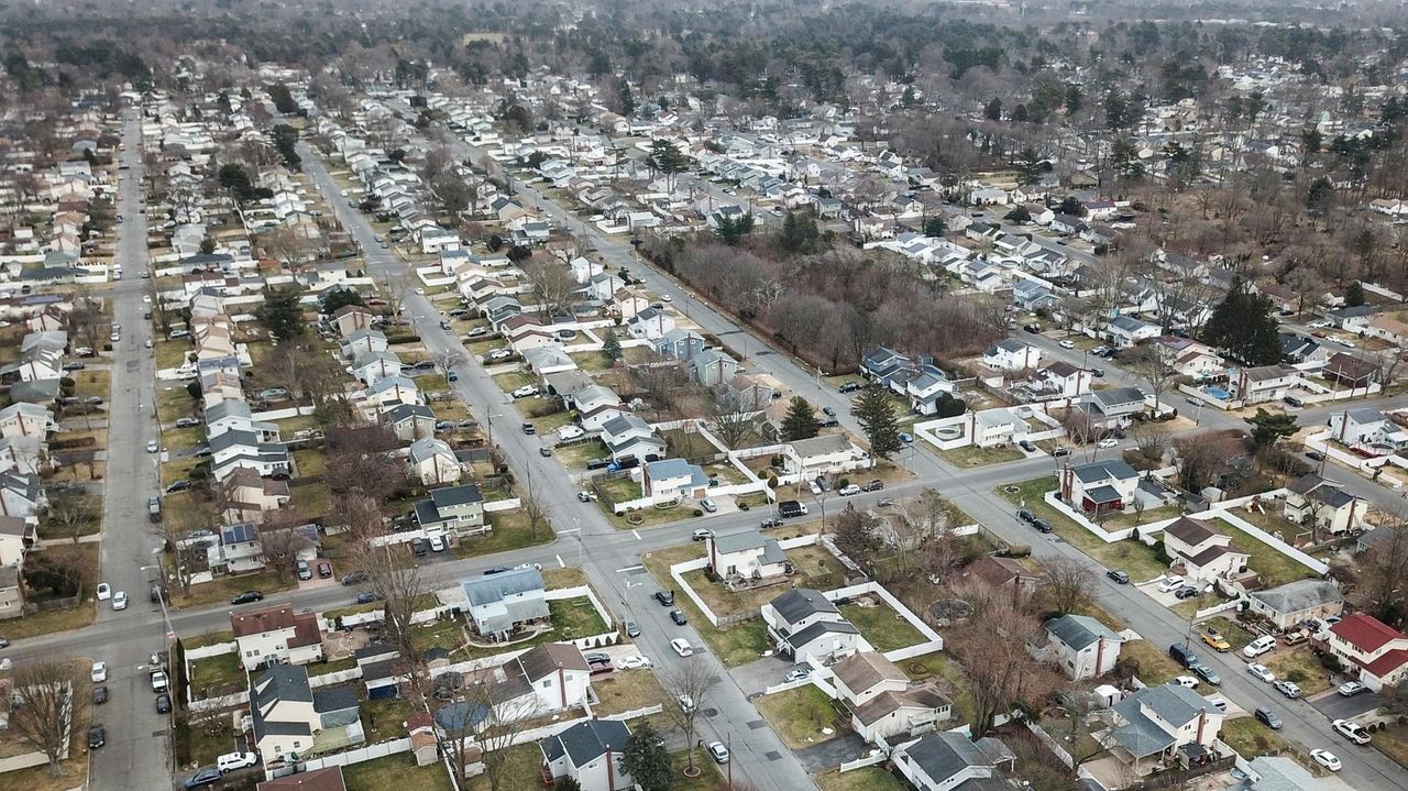 Suffolk seeks to stiffen penalties for unlicensed contractors in its 'Wall of Shame' registry