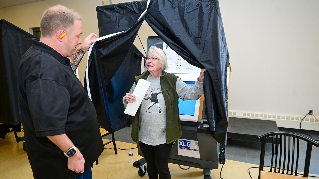 Suffolk County will choose between two voting machines. How do they ...