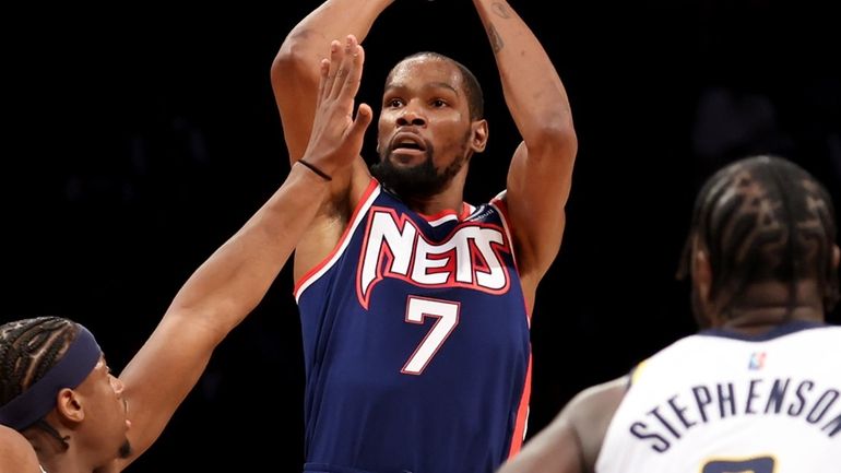 Nets forward Kevin Durant shoots against Pacers guard Terry Taylor during the...