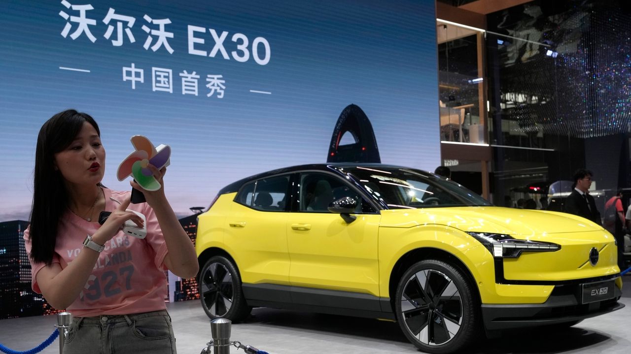 China's electric car sales grow in 2024, as sales of gasoline cars plunge