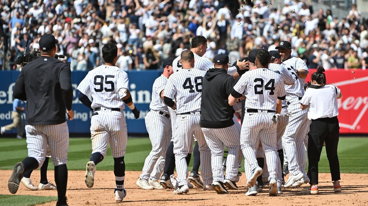 Gleyber Torres' single in ninth gives Yankees 10th straight victory -  Newsday