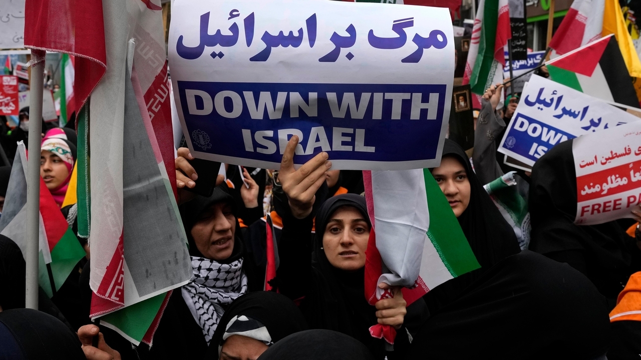 Iranians mark the anniversary of the 1979 US Embassy takeover while ...