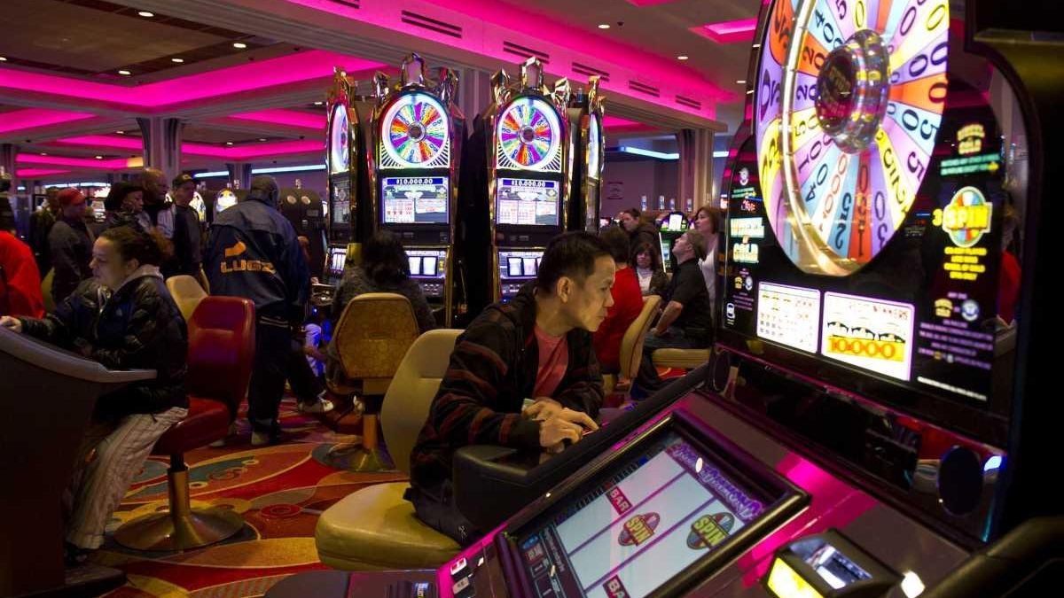 NFL slot machines to touch down on casino floors this fall