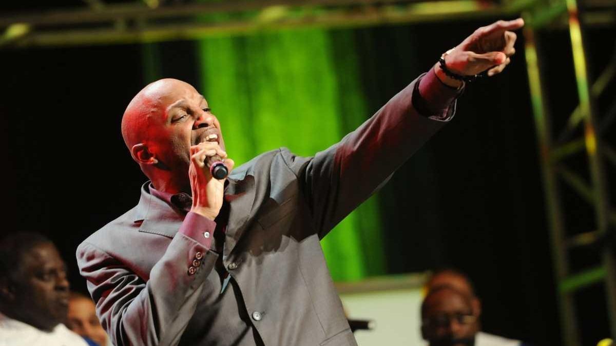 Grammy-winning singer discusses fame, calling as pastor on LI