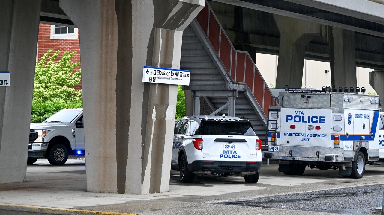 Source image for "Normal LIRR service resumes after person struck, killed"