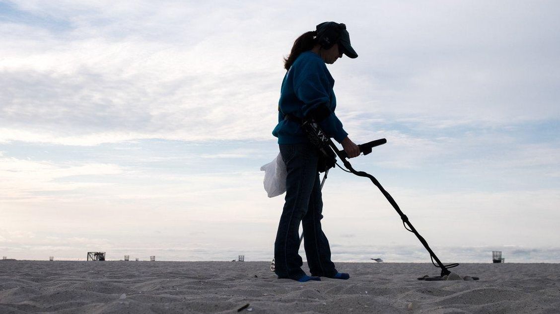 Metal dectectors hunt for and find Long Island’s lost treasures Newsday