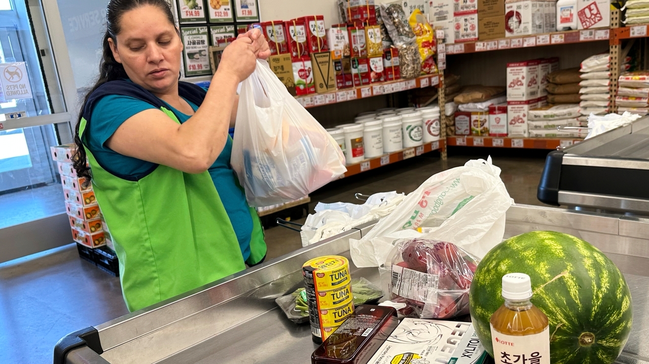 Fed's favored inflation gauge accelerates slightly in August - Newsday