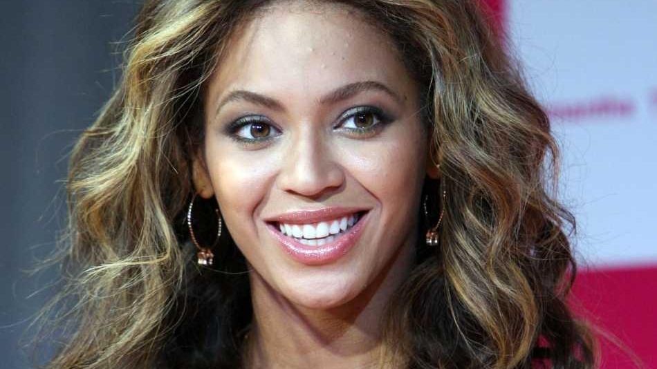 Beyoncé dances it up with middle school girls in Harlem - Newsday
