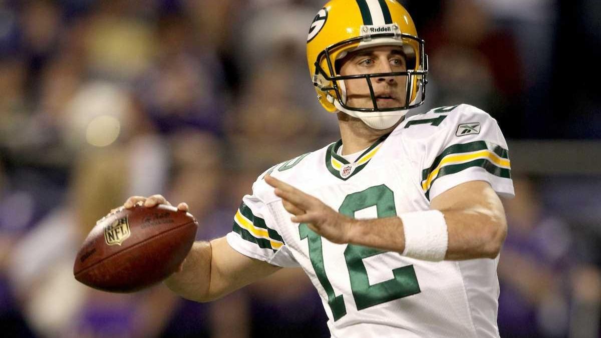 Rodgers, Packers romp past Favre, Vikings 31-3