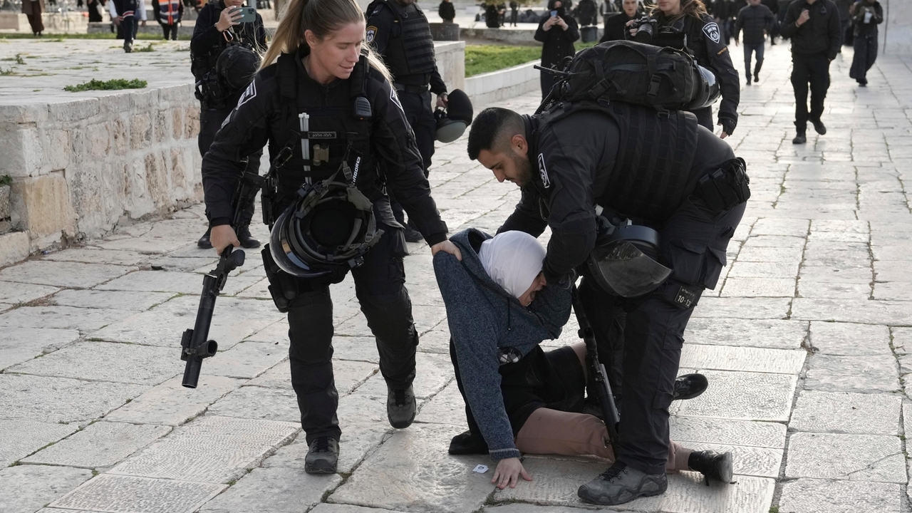 Violence at holy Jerusalem site raises tension over holidays - Vimarsana News