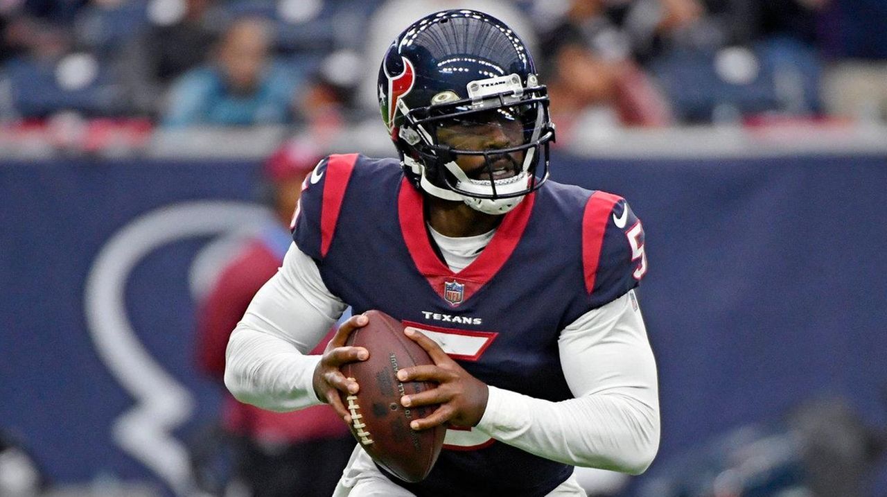 Texans officially name Tyrod Taylor starting quarterback