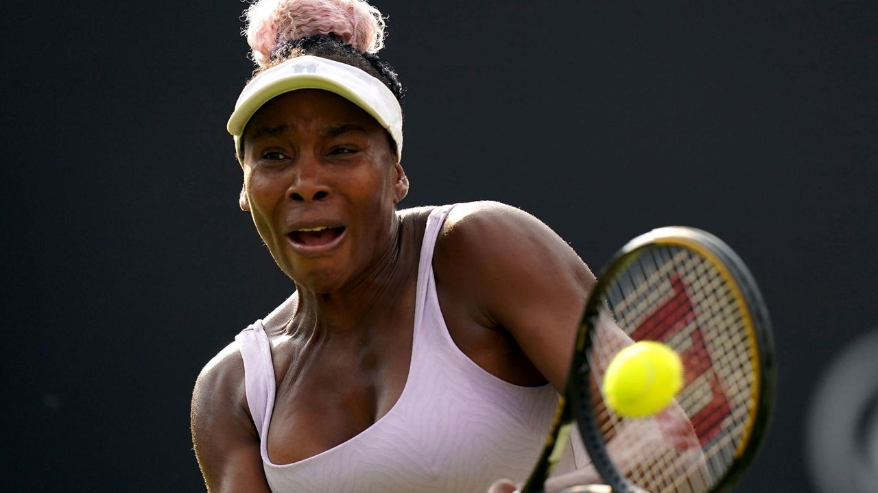 Venus Williamsová prohrála s Ostapenkovou na Birmingham Classic po obavách ze zranění