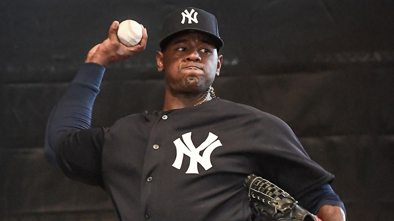 Yankees' Severino exits with right shoulder tightness