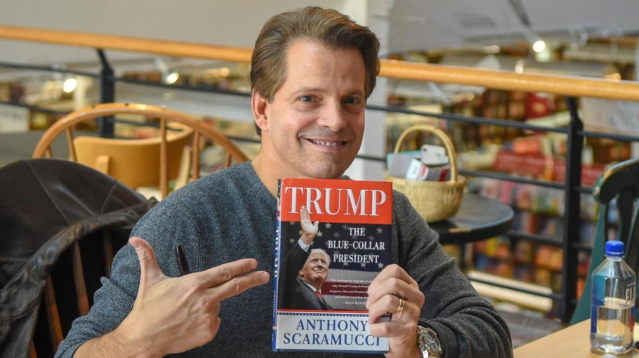 Scaramucci promotes book, talks Trump at signing in Huntington - Newsday