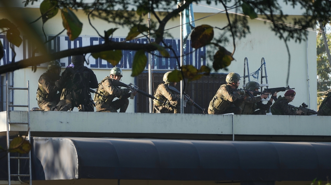 Guatemala declares state of siege after gang violence kills 7 police ...