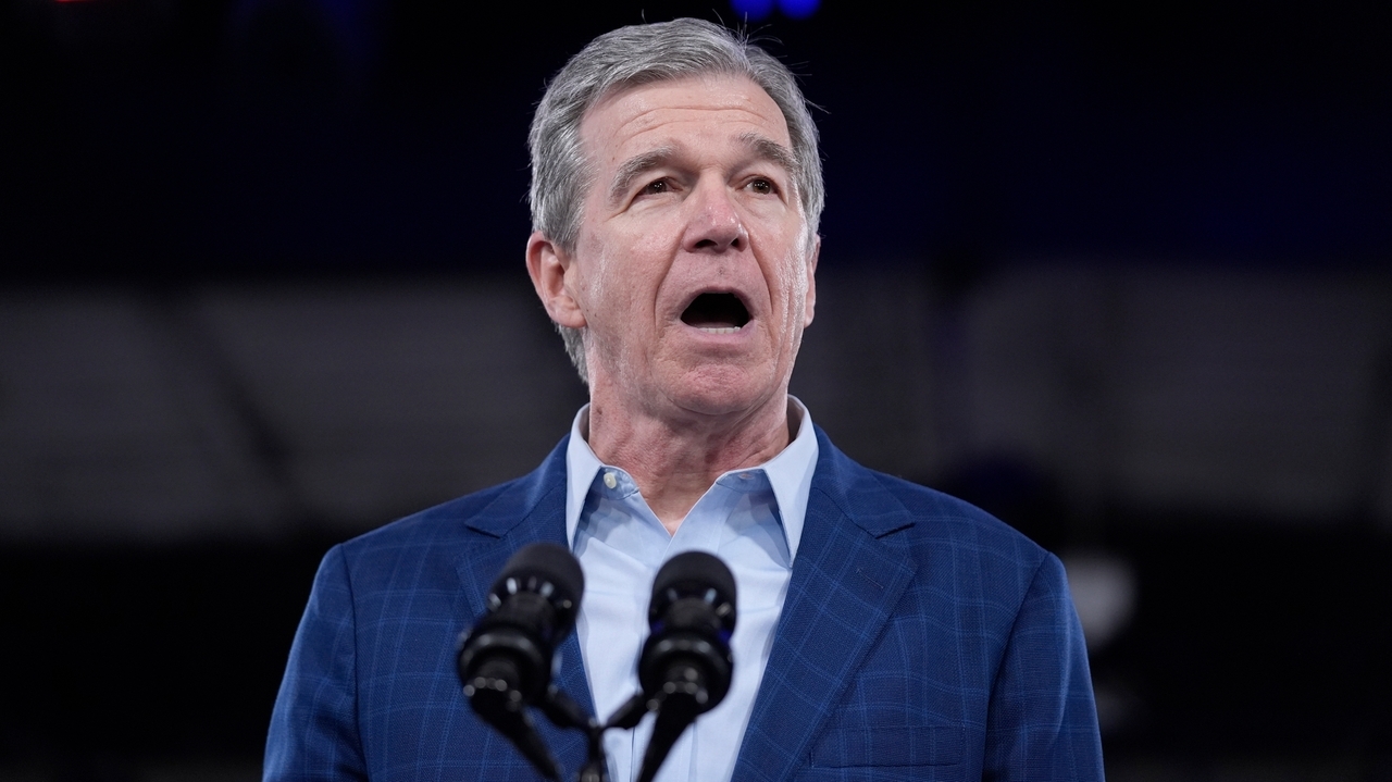 Outgoing North Carolina governor commutes 15 death row sentences - Newsday