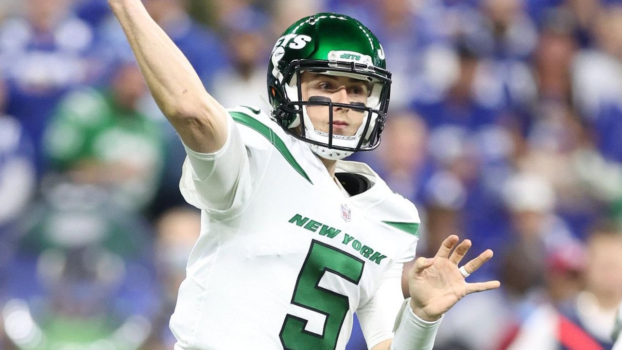 New York Jets pick quarterback Mike White to backup rookie Zach