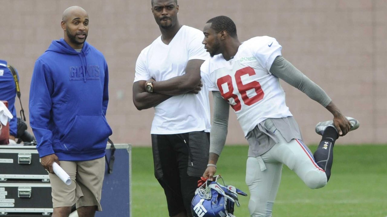 Plaxico Burress attends Giants practice - Newsday