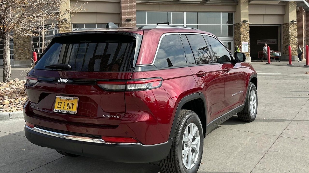 Chrysler Recalling More Than 330 000 Jeep Grand Cherokees Due To