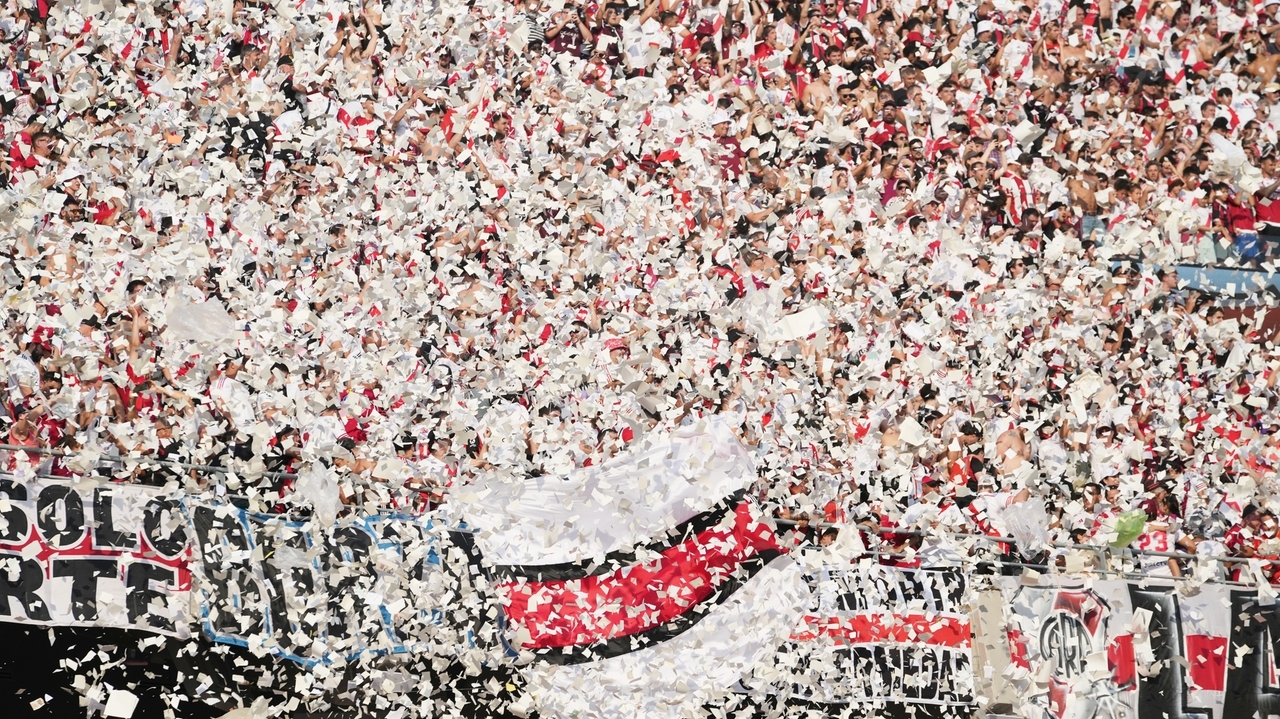 Buenos Aires bans stadium confetti after fire sparks panic at River vs Boca - Newsday thumbnail