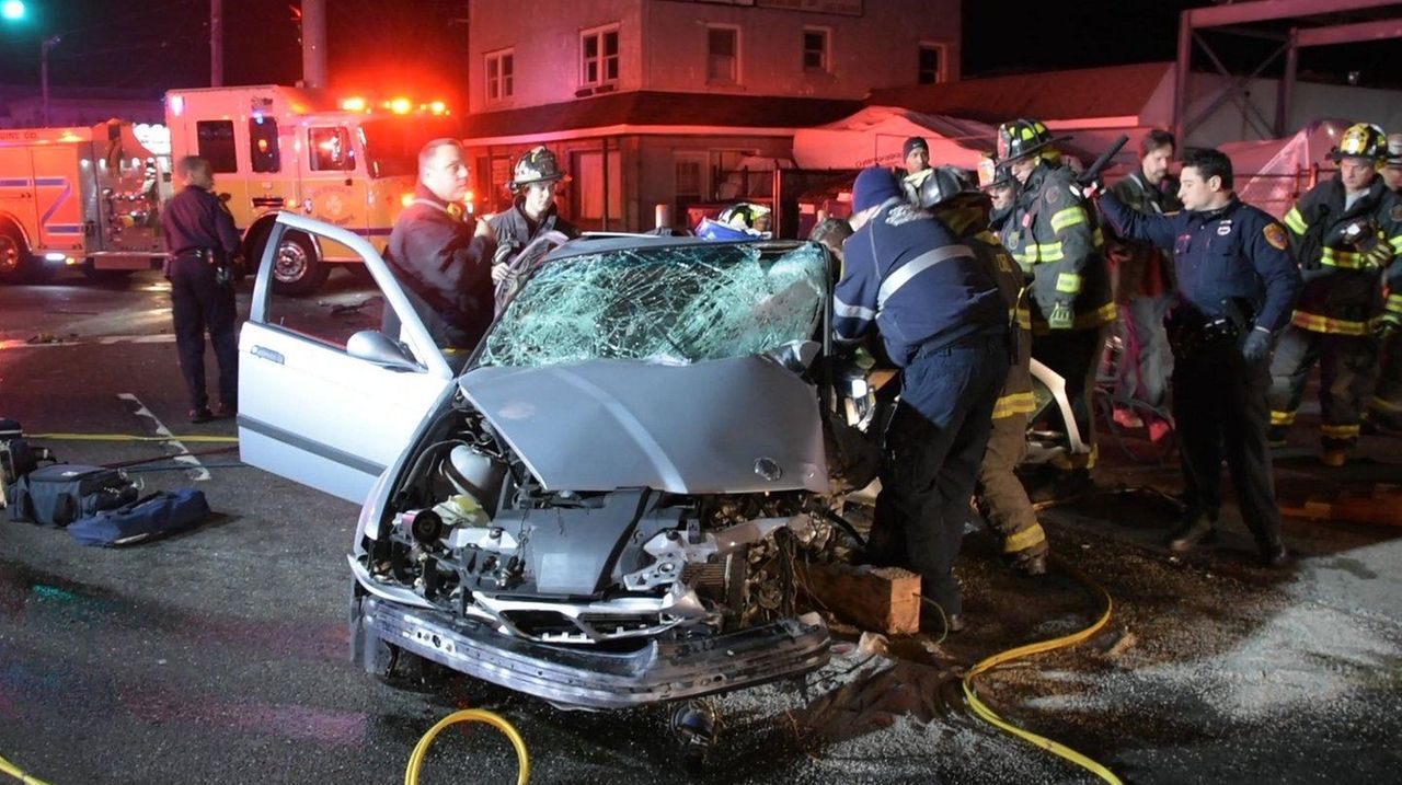 Police Vehicle crashes into pole in Copiague, injuring 2 Newsday