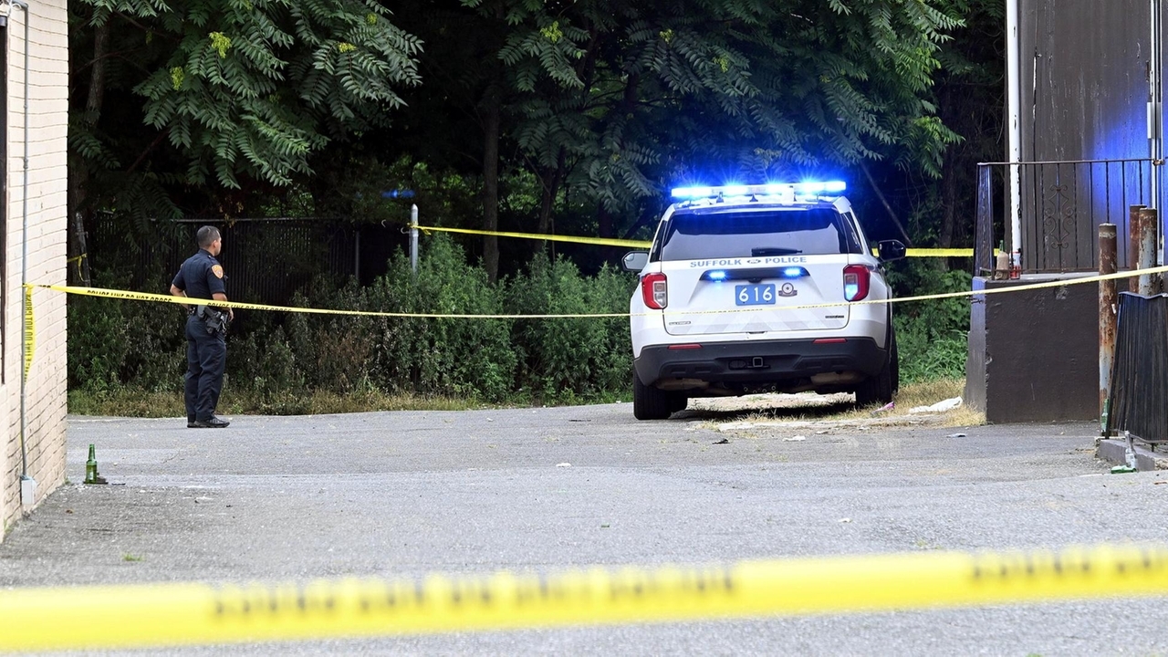Suffolk police officer shoots, kills man with knife in Centereach ...