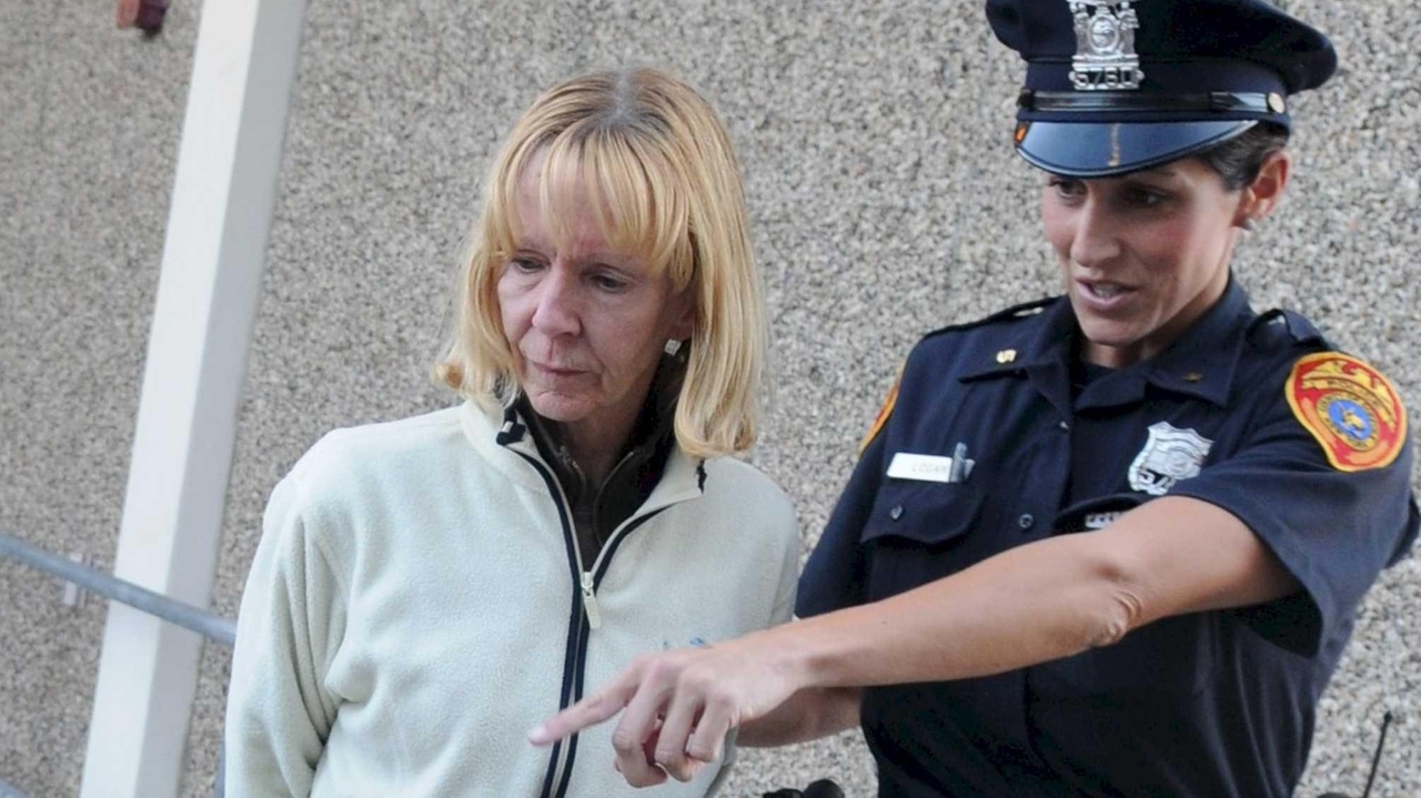 Joanne Griffiths, crossing guard in DWI case, also charged in hit-run ...