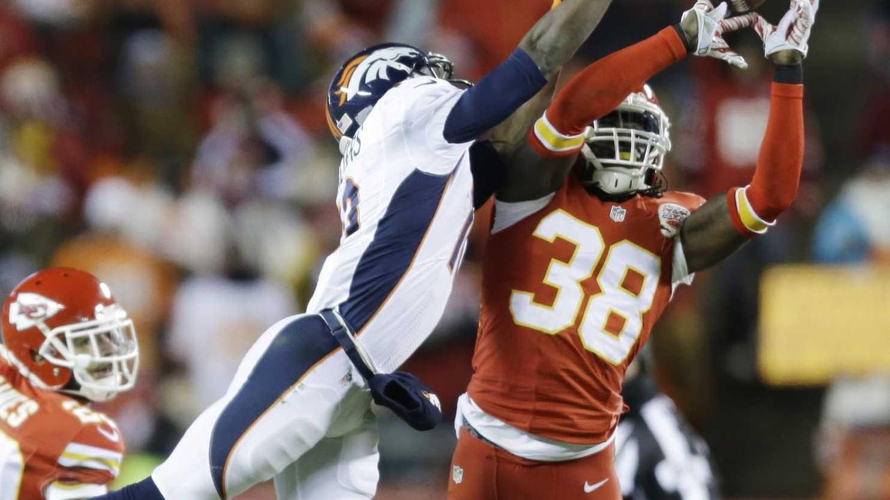 Linebacker Justin Houston agrees to 1-year contract with the