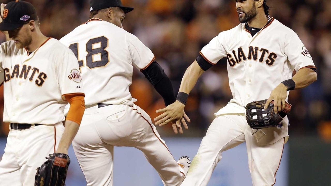 Marco Scutaro, Giants answer back to even NLCS