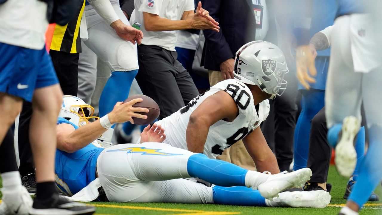 Chargers defeat Raiders 24-17