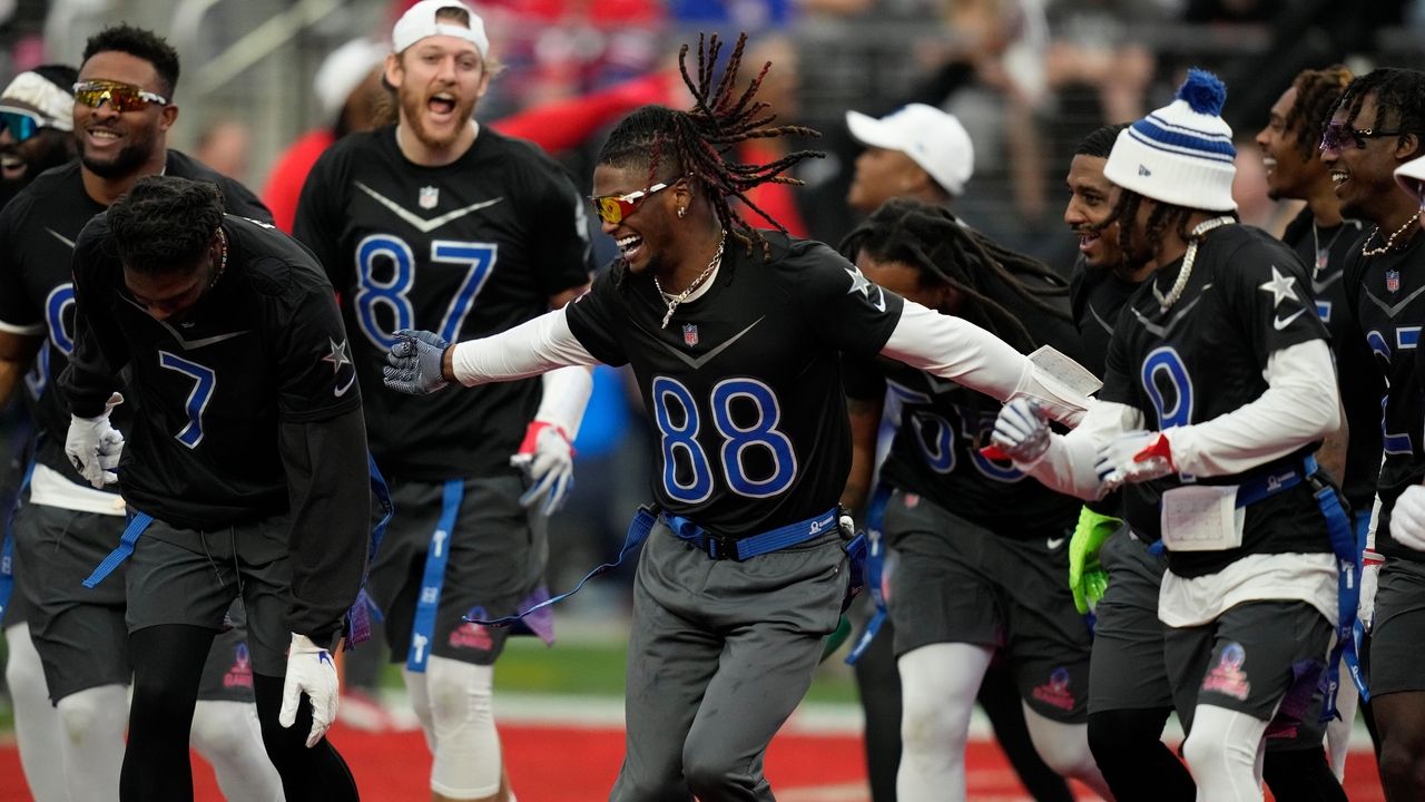 Vikings' Cousin Falls, Jefferson Wins Pro Bowl Dodgeball Match