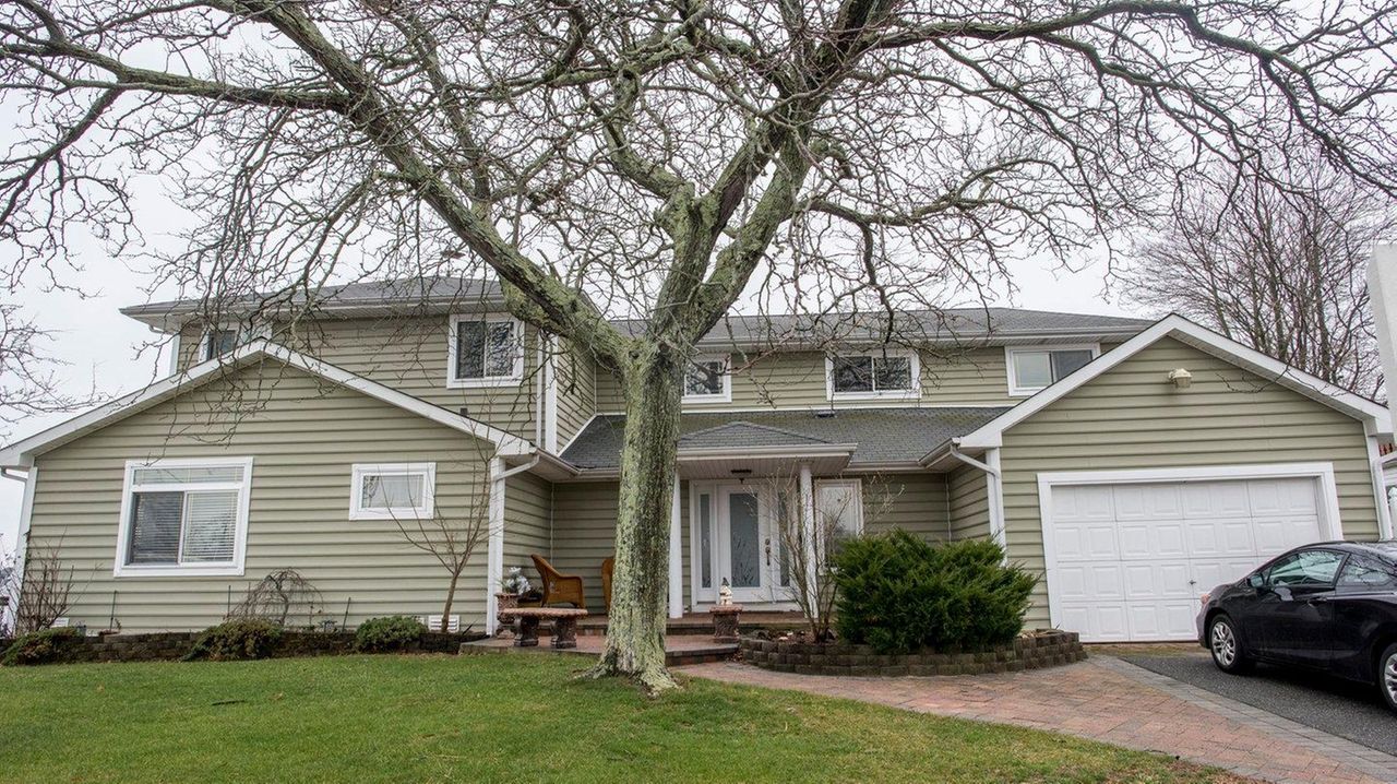 Why you should buy my house on Massapequa’s waterfront Newsday