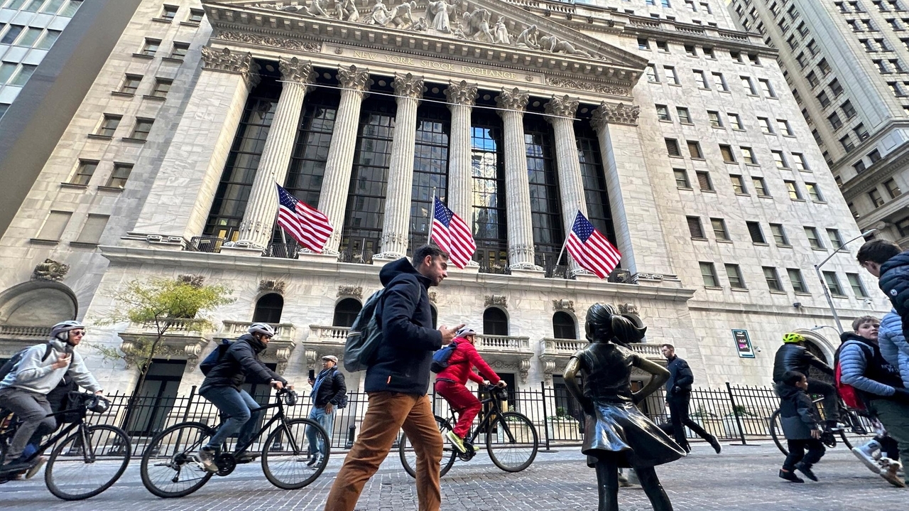 S&P 500 has its first close above 5,000 in another winning week for Wall Street - Vimarsana News