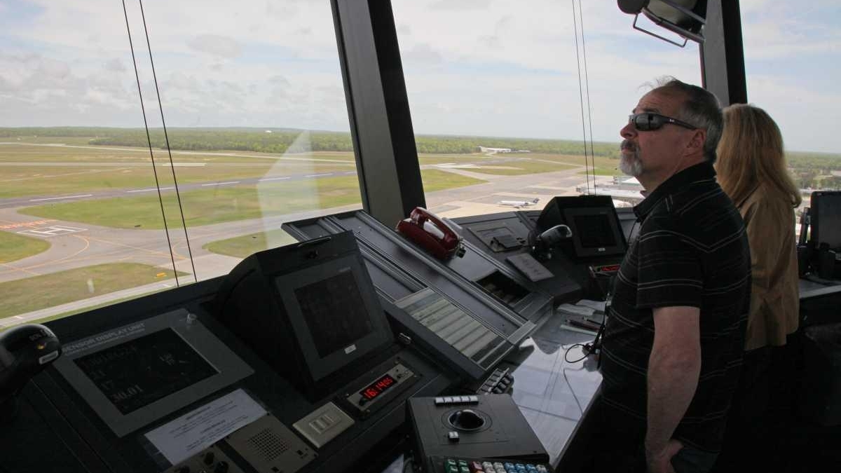 New MacArthur control tower boosts safety - Newsday