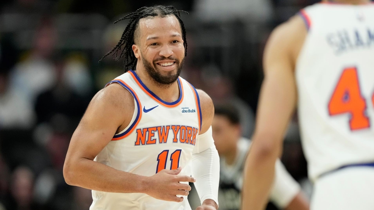 Knicks' Jalen Brunson leads balanced scoring attack in rout of Bucks