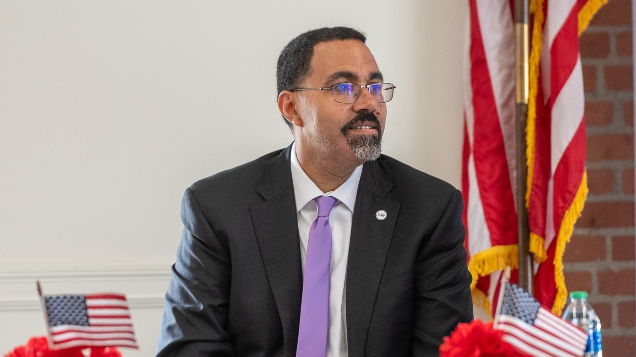 SUNY Chancellor John King cites LI campuses for climate research ...