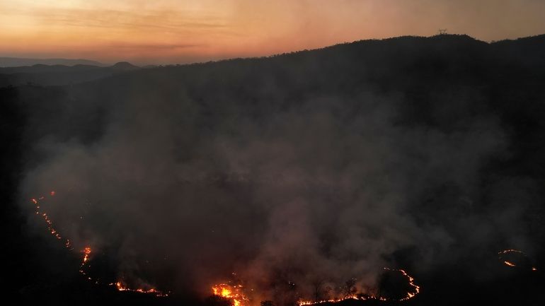 Fires spread through the environmental protection area of Pouso Alto,...