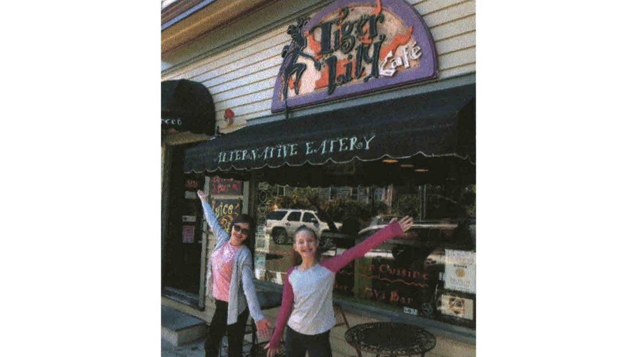 At Port Jeff's Tiger Lily Caf, art and music plus healthy food - Newsday