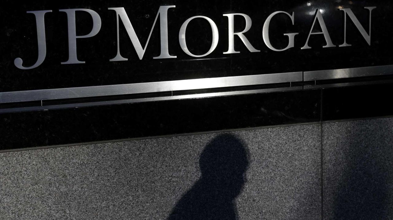 JPMorgan Chase to lay off 155 in Garden City - Newsday