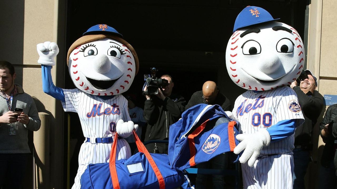 Mr. and Mrs. Met help the Mets pack up for Spring Training in Port