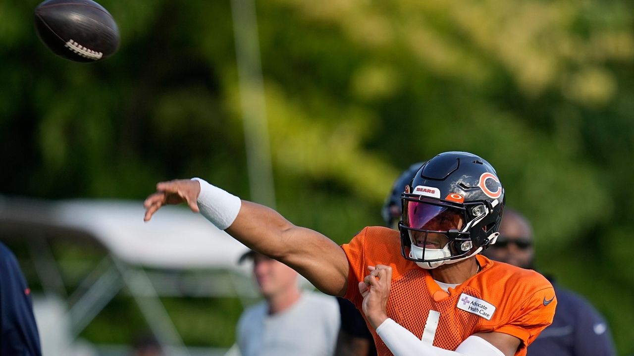 Justin Fields leads Chicago Bears to 23 straight points to beat the Patriots  - Newsday