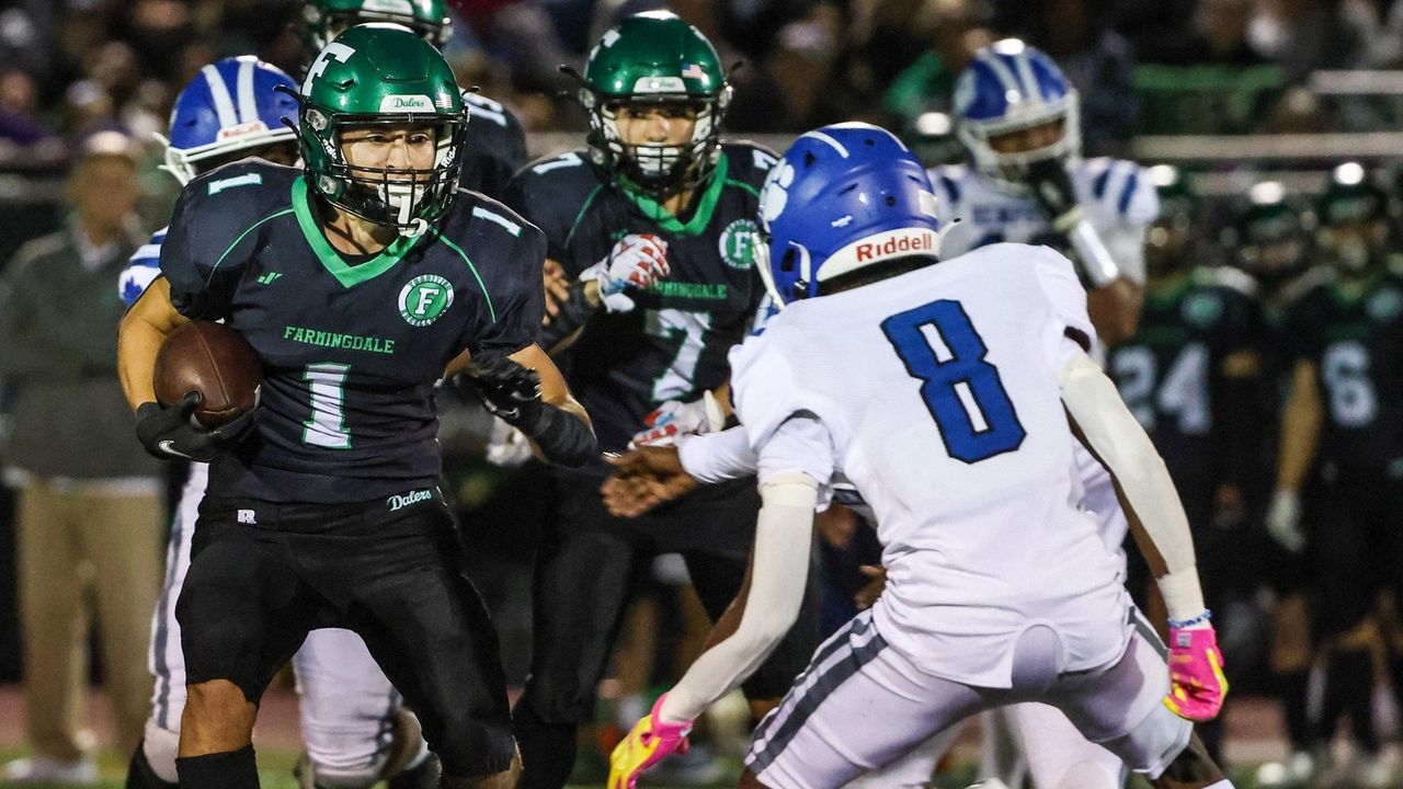 Photos Farmingdale vs. Hempstead football Newsday