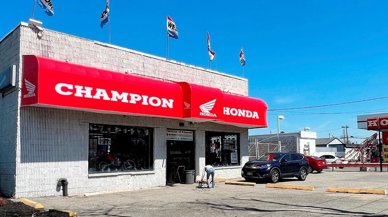 Motorcycles stolen from Hicksville shop, police say Newsday