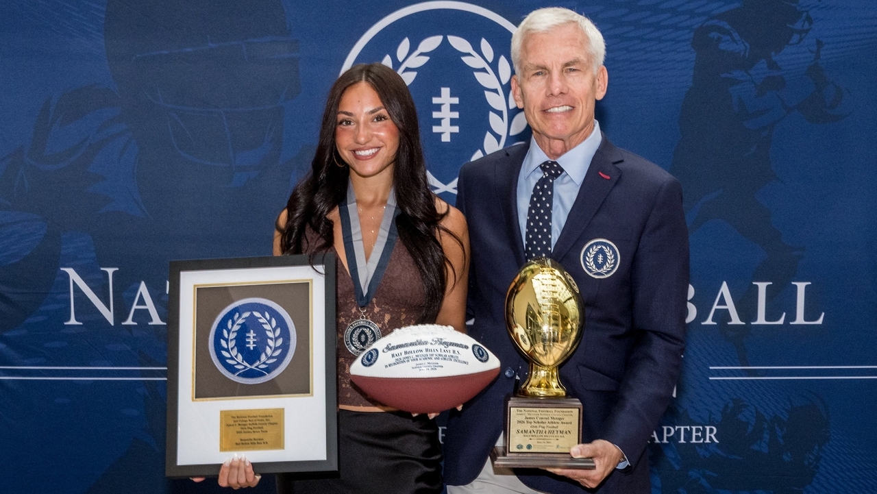 Half Hollow Hills flag football QB Samantha Heyman named NFF's James Conrad Metzger Top Scholar-Athlete - Newsday