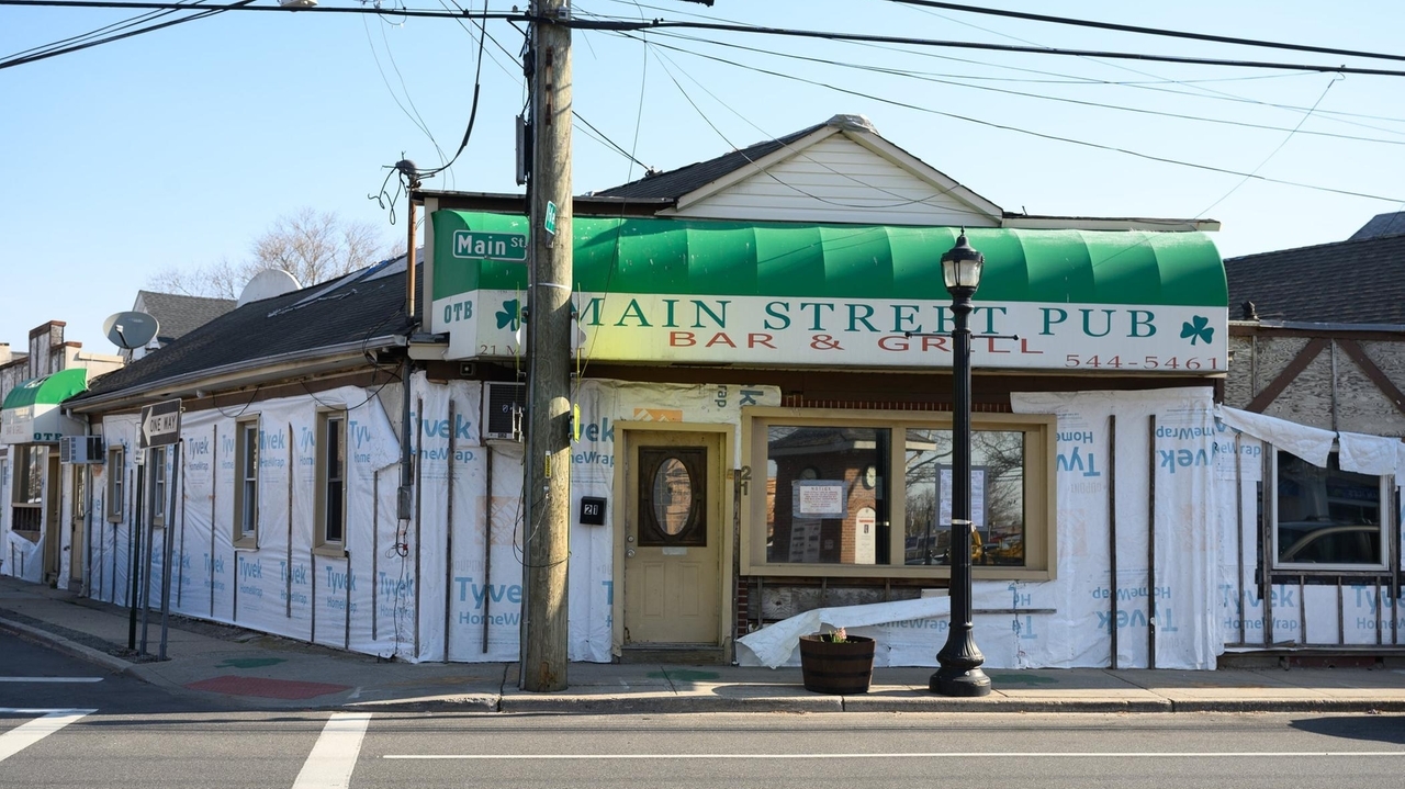 Main Street Pub in Kings Park seeks to rebuild after a fire