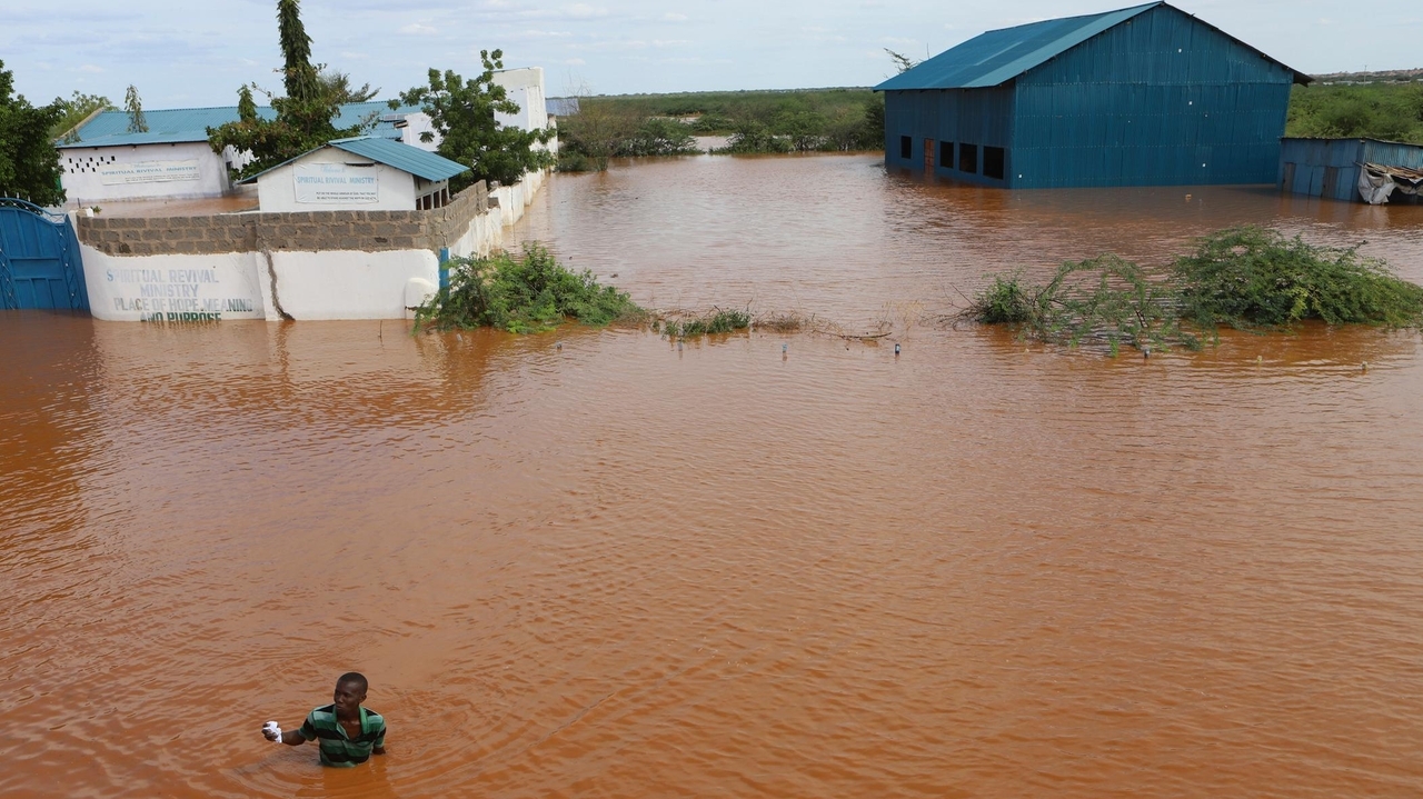 Human Rights Watch accuses Kenyan government of inadequate response to flooding - Vimarsana News