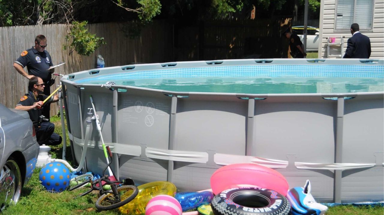 Cops East Islip toddler drowns in pool Newsday