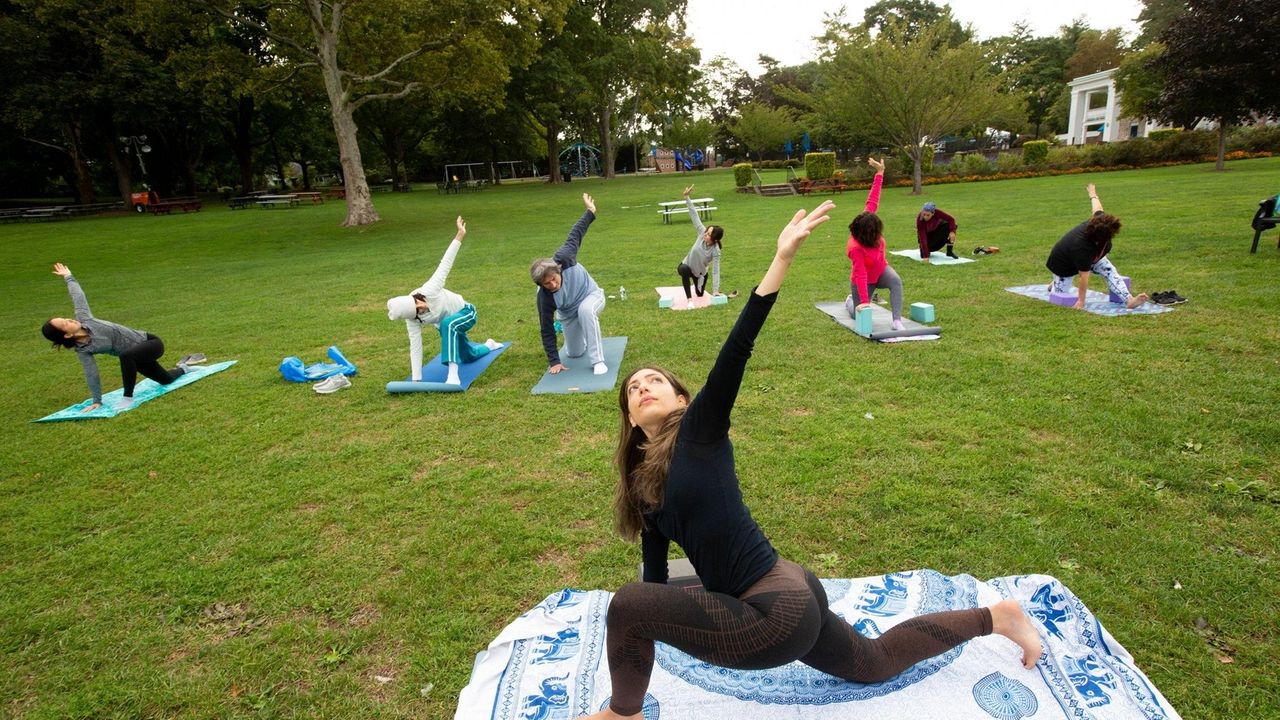 Long Island outdoor yoga classes to try this fall - Newsday