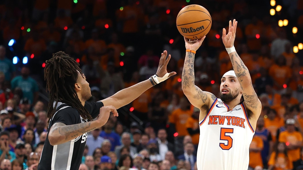 Which uniforms are the Knicks wearing for Game 3?