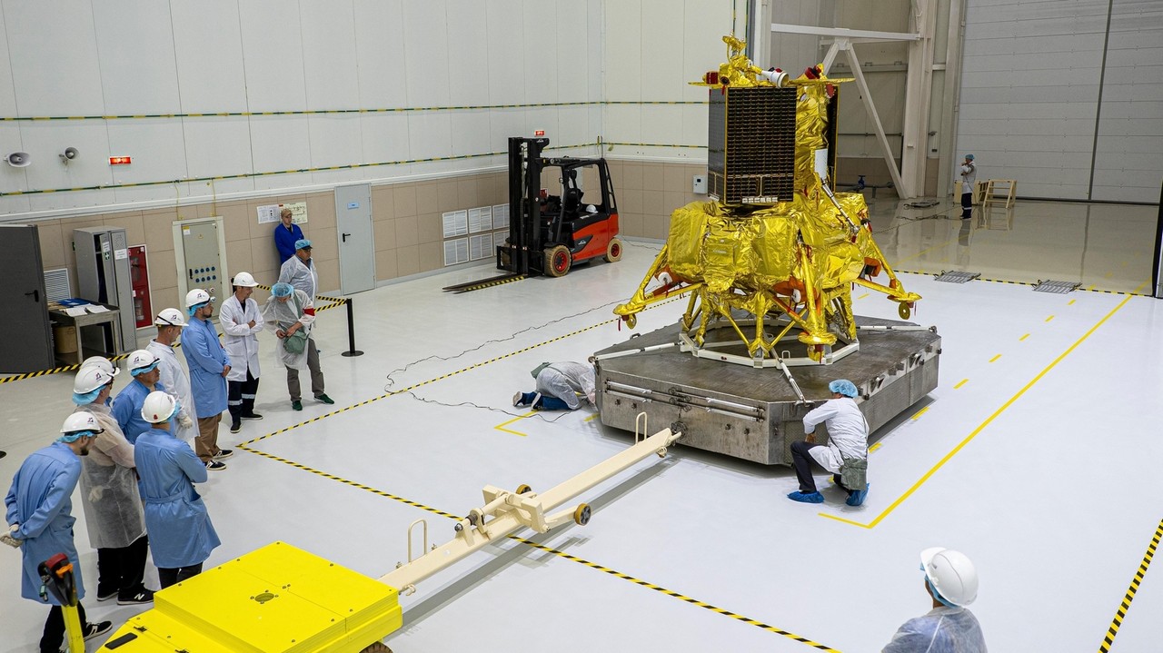 A failed lunar mission dents Russian pride and reflects deeper problems with Moscow's space industry - Vimarsana News